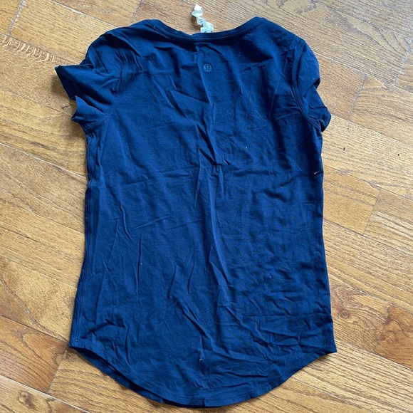 NWOT! Lululemon love tee size 2 - Picture 2 of 3